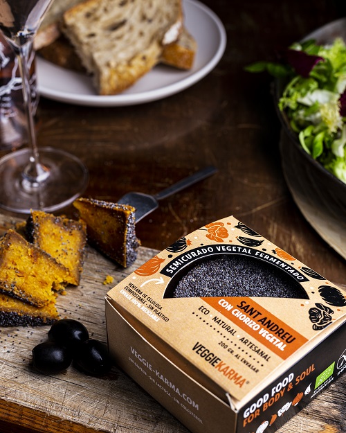 Queso semicurado vegano de chorizo vegetal, Sant Andreu, Veggie Karma