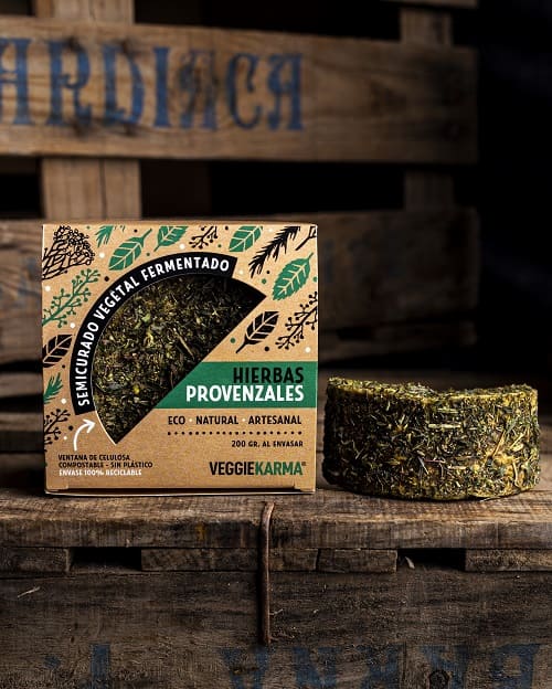 Queso semicurado vegano con hierbas provenzales, Veggie Karma