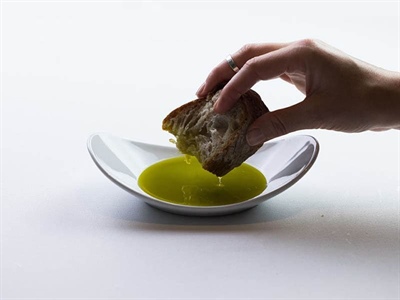 Buying premium Spanish extra virgin olive oil online from Germany: a great opportunity