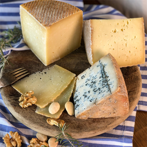 El viaje más delicioso no pasa por un aeropuerto, pasa por una tabla de quesos Made in Spain