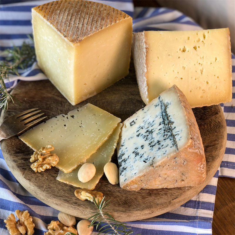 El viaje más delicioso no pasa por un aeropuerto, pasa por una tabla de quesos Made in Spain