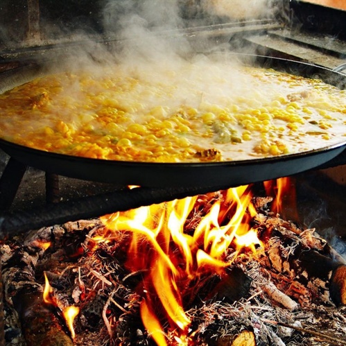 Cocina Mediterránea: Paella, Risotto y Maridajes con Vinos Blancos y Espumosos