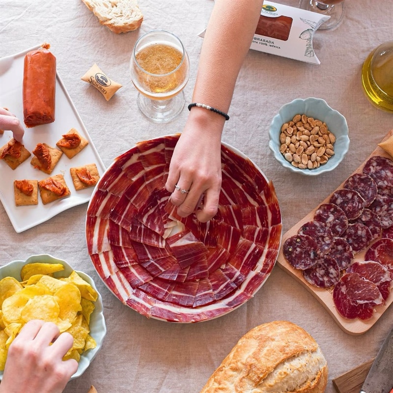 Ibéricos loncheados a cuchillo: la forma más inteligente de disfrutar el jamón 100% ibérico