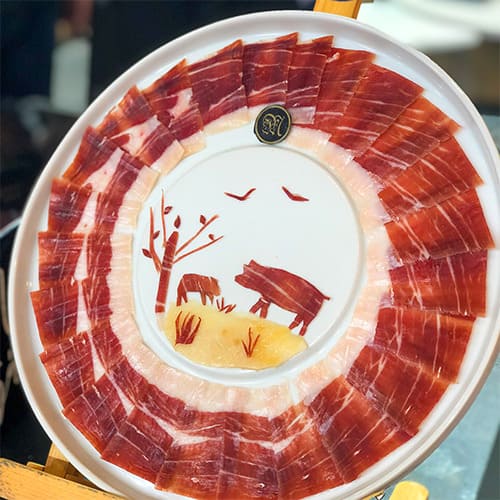 Jamón Ibérico y Serrano: descubre la verdadera diferencia y por qué el Jamón 100% Raza Ibérica es único