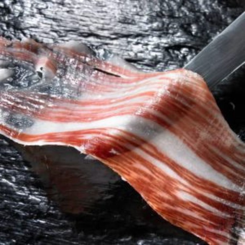 Shipping Iberian ham to Switzerland without errors